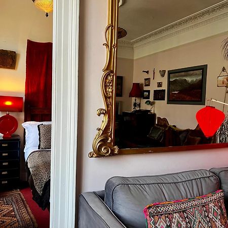 Central Apartment With Parking, Original Art And Antiques Edinburg Exteriör bild