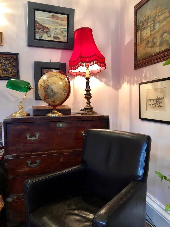 Central Apartment With Parking, Original Art And Antiques Edinburg Exteriör bild