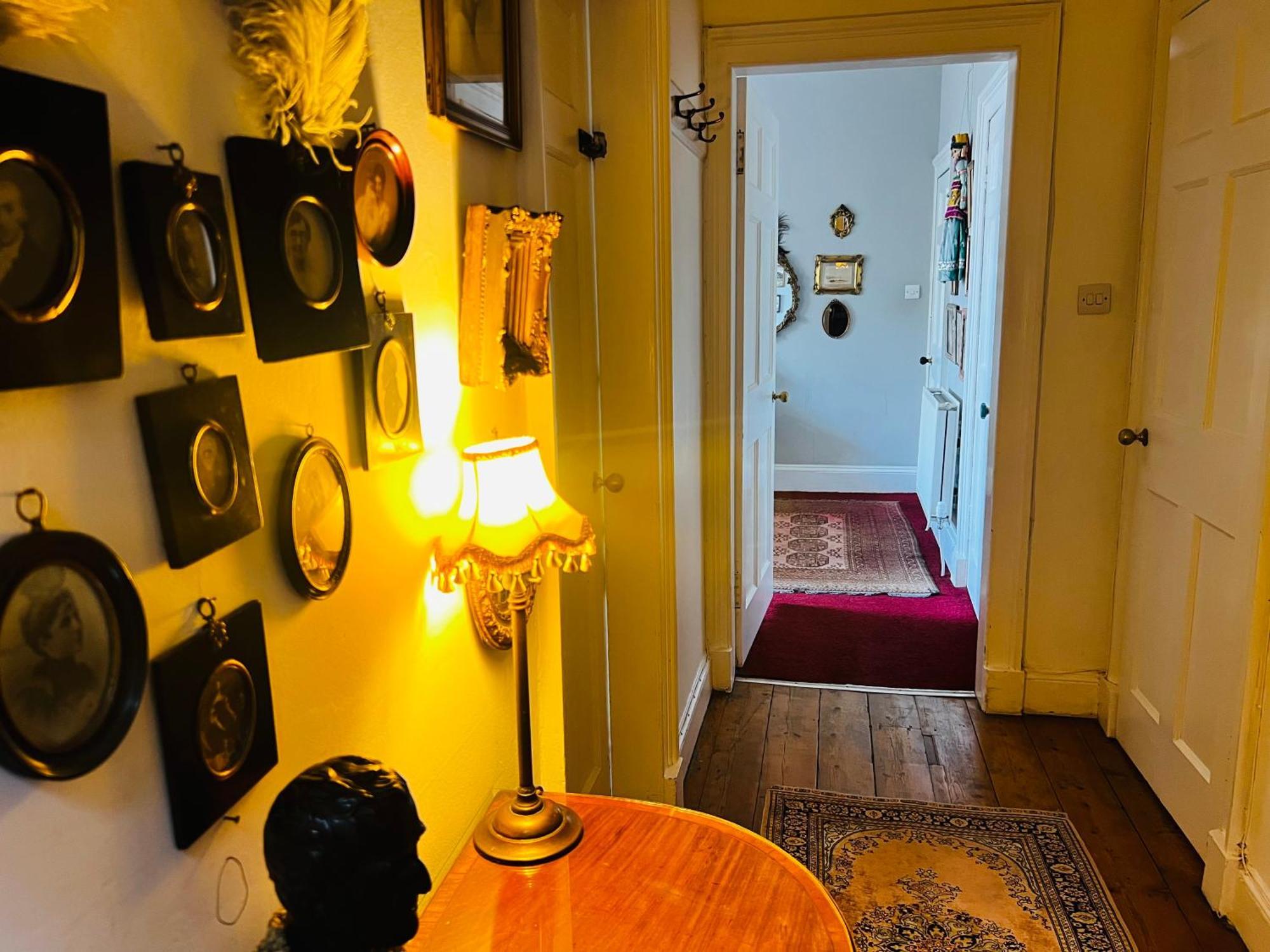 Central Apartment With Parking, Original Art And Antiques Edinburg Exteriör bild