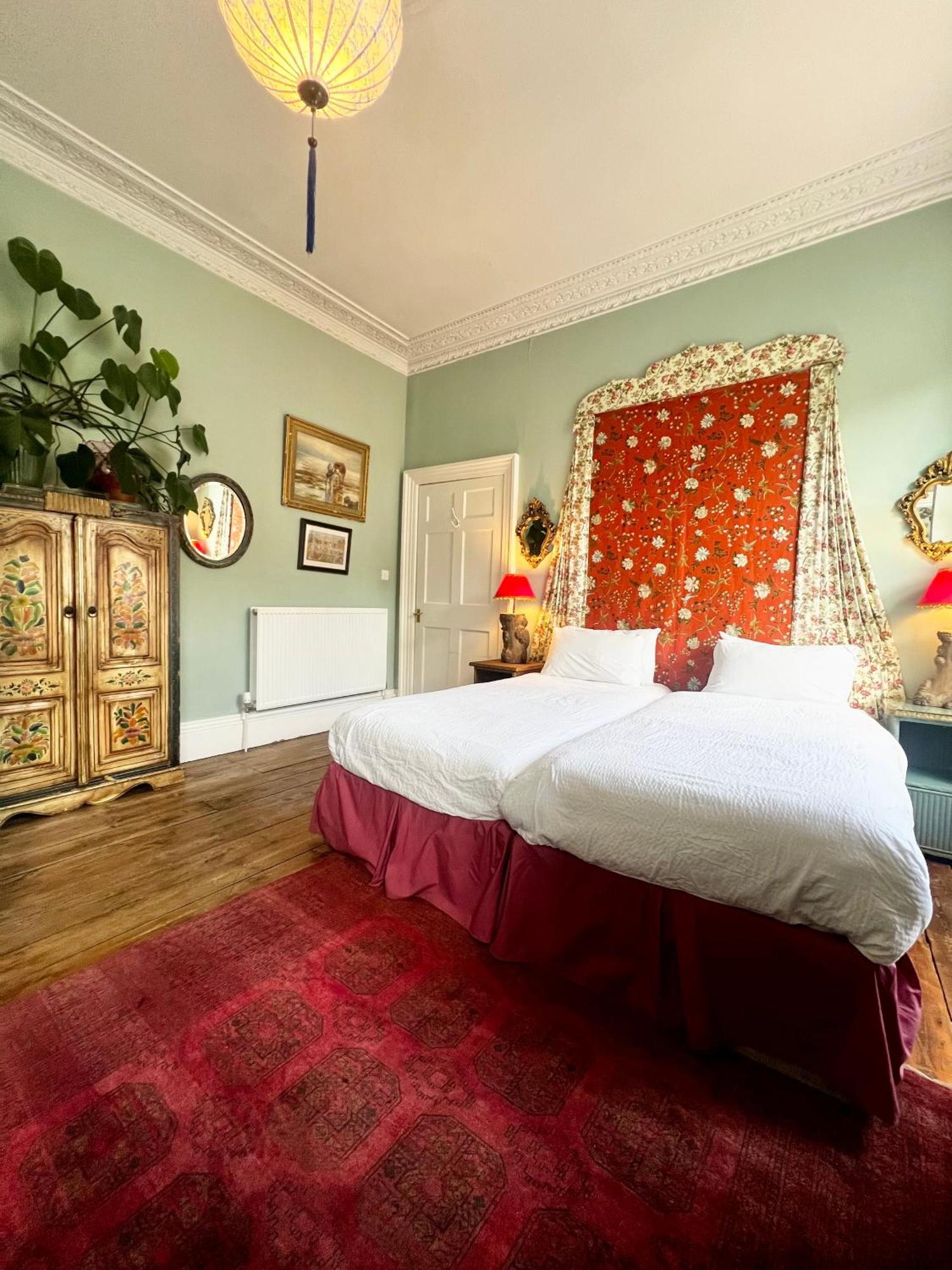 Central Apartment With Parking, Original Art And Antiques Edinburg Exteriör bild