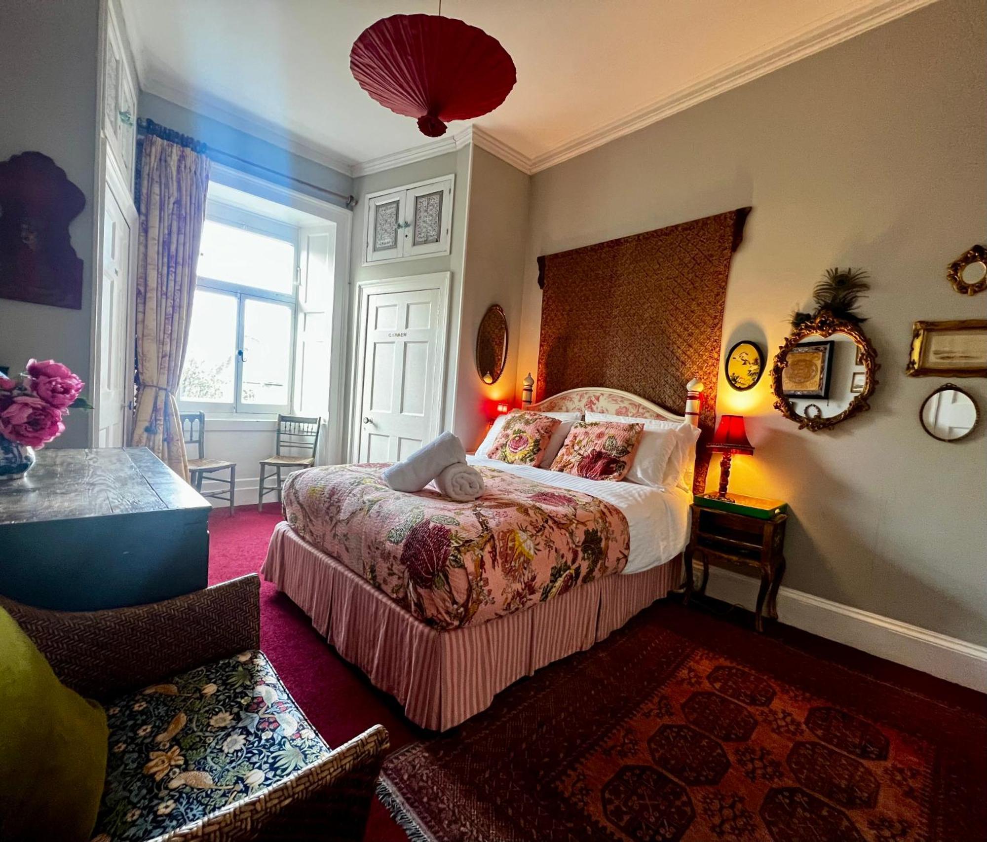 Central Apartment With Parking, Original Art And Antiques Edinburg Exteriör bild