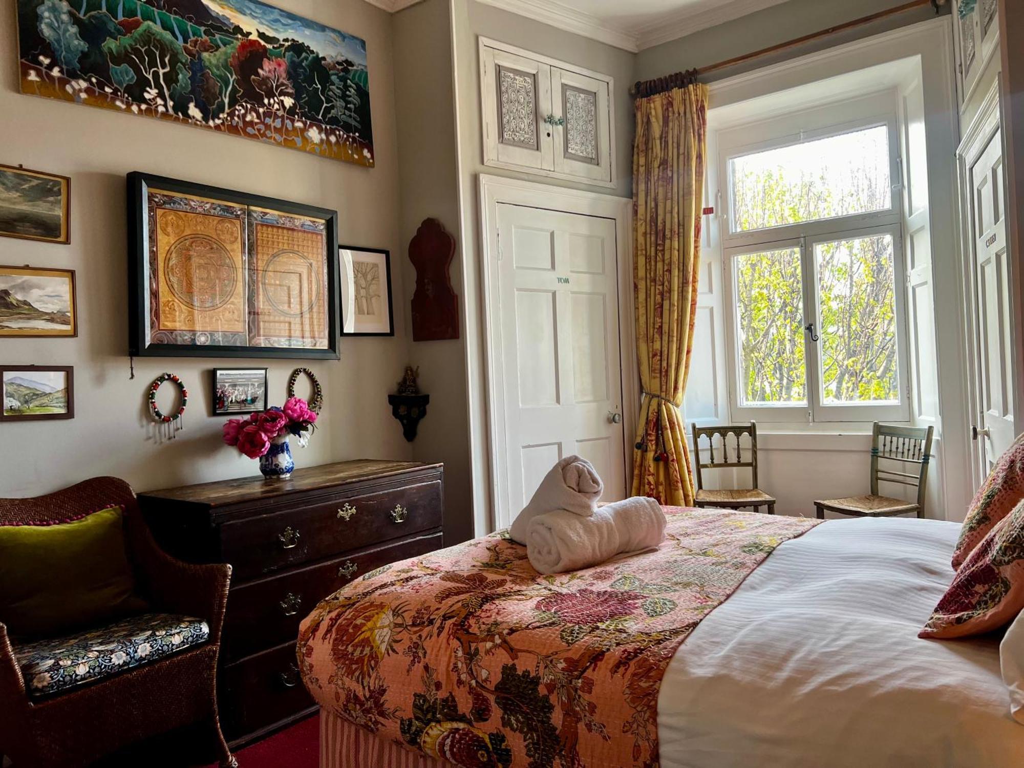 Central Apartment With Parking, Original Art And Antiques Edinburg Exteriör bild