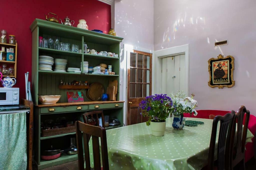 Central Apartment With Parking, Original Art And Antiques Edinburg Exteriör bild