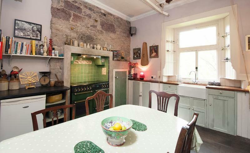 Central Apartment With Parking, Original Art And Antiques Edinburg Exteriör bild